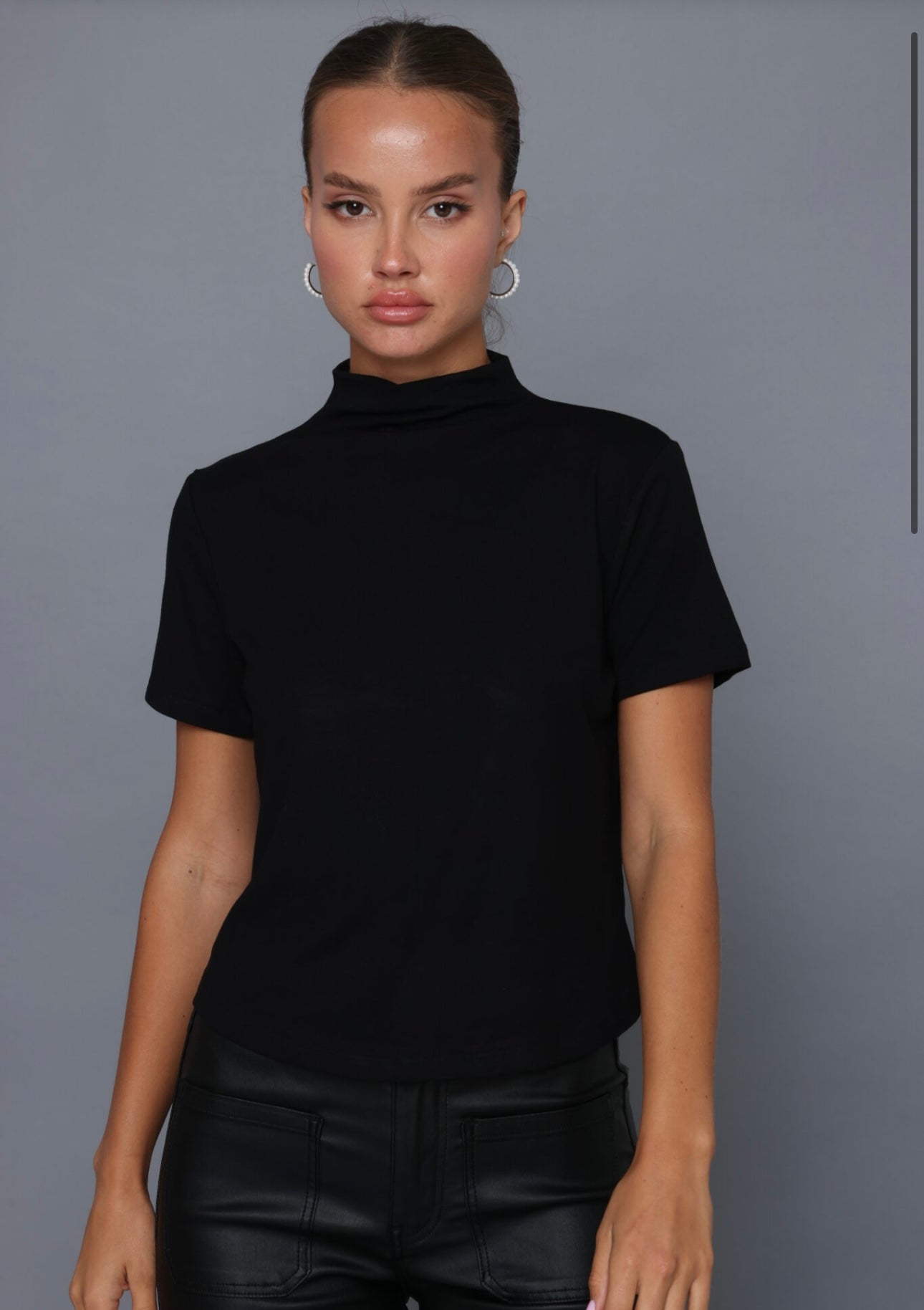 חולצת חצי גולף שרוול קצר