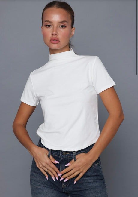 חולצת חצי גולף שרוול קצר