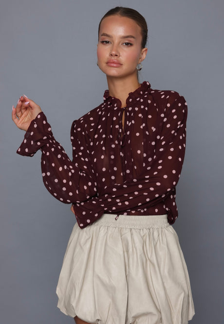 חולצת נקודות שקפקפה עם קשירה